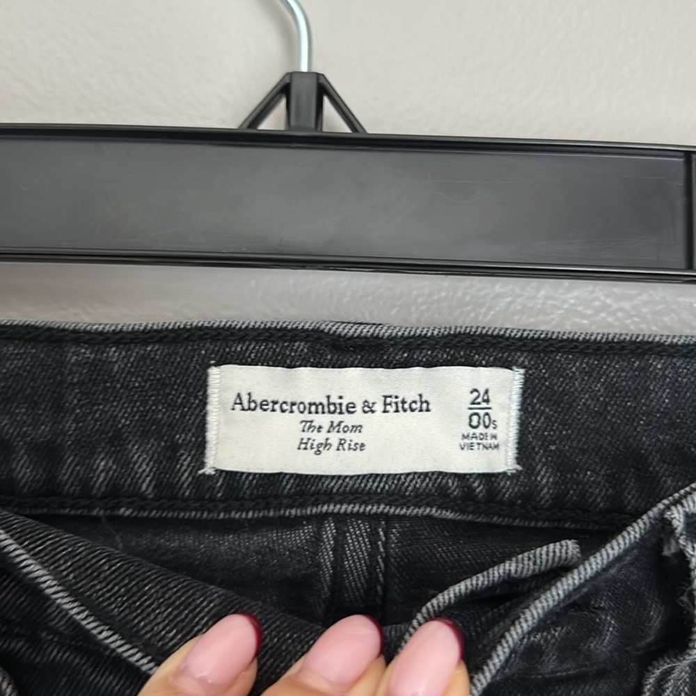 Abercrombie High Rise Mom Jean - Picture 3 of 7